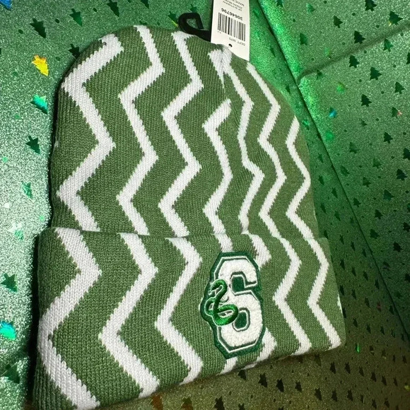 Slytherin Knit Beanie Hat NWT Harry Potter - Picture 8 of 8